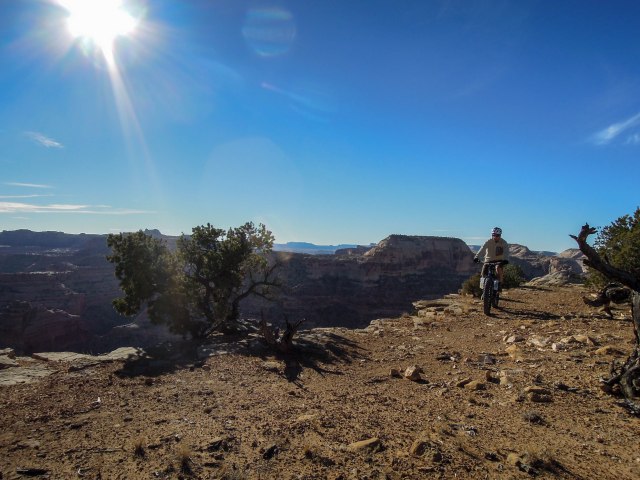 Spectacular riding right on the edge of the canyon rim.