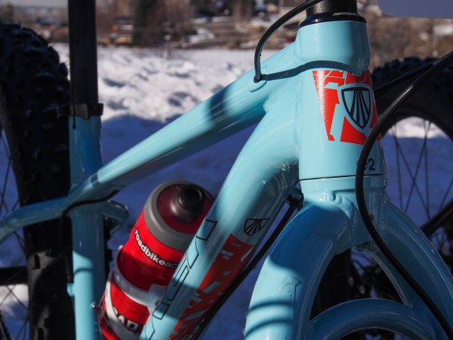 The less common Robin's eggshell blue frame.