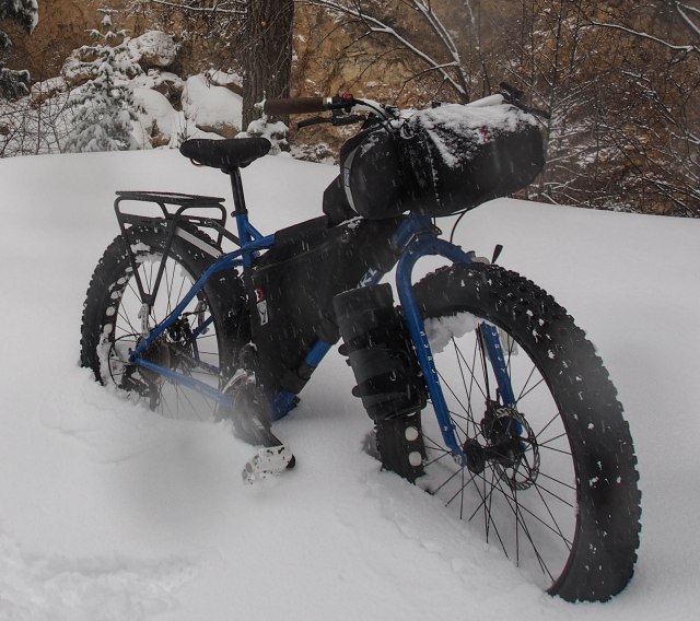 With a 10 liter dry bag strapped behind the pocket.