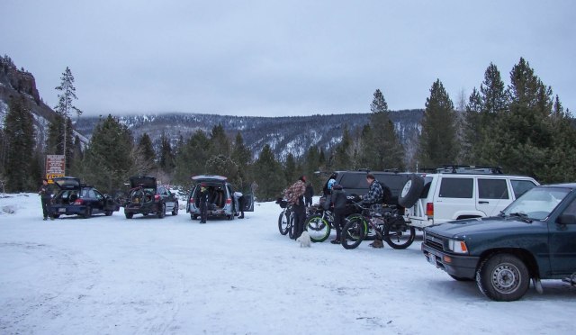 Unloading fatbikes at the Soapstone Basin parking lot along the Mirror Lake Highway.